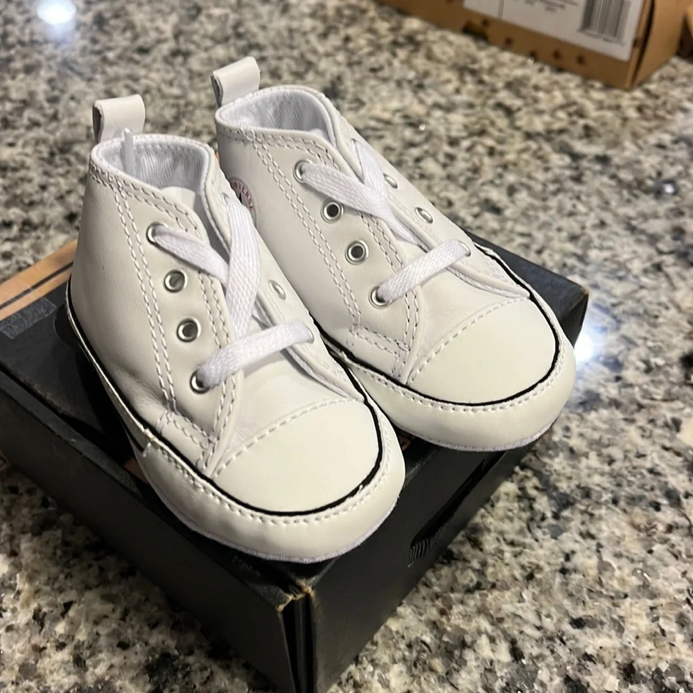 Converse First All Star Chucks Leather Crib Shoes Sneakers Infant Baby Size 3
